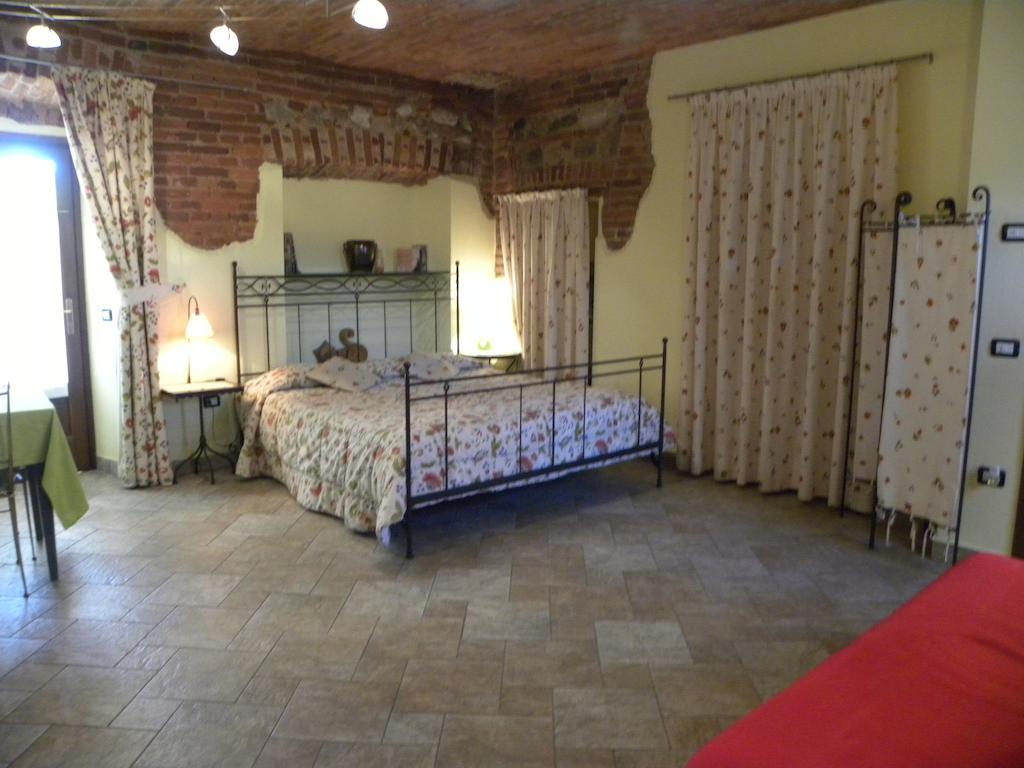 Agriturismo Fano'S Farm Suno 部屋 写真