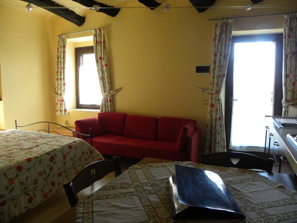 Agriturismo Fano'S Farm Suno エクステリア 写真