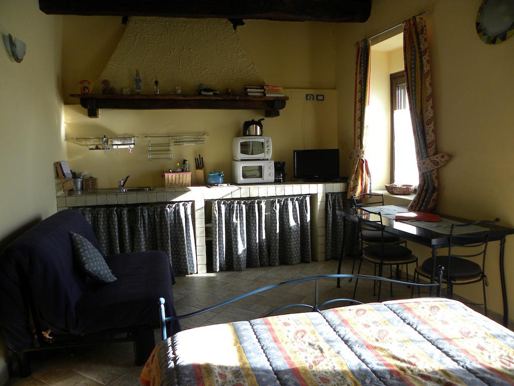 Agriturismo Fano'S Farm Suno 部屋 写真