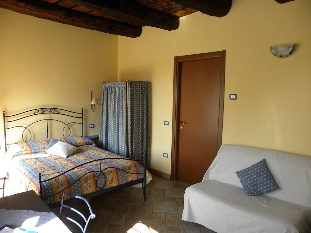 Agriturismo Fano'S Farm Suno 部屋 写真
