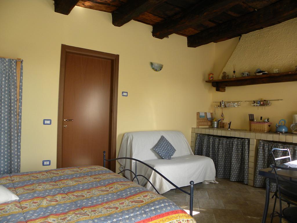 Agriturismo Fano'S Farm Suno 部屋 写真