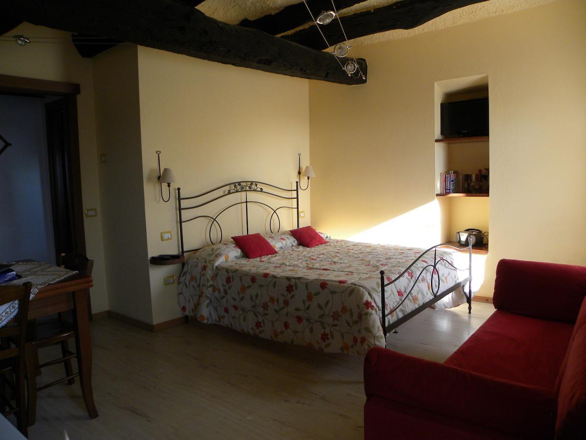 Agriturismo Fano'S Farm Suno 部屋 写真
